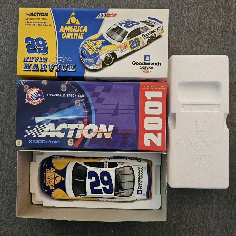 Kevin Harvick #29 GM Goodwrench Service 2001 Monte Carlo 1/24 Nascar Diecast Toy